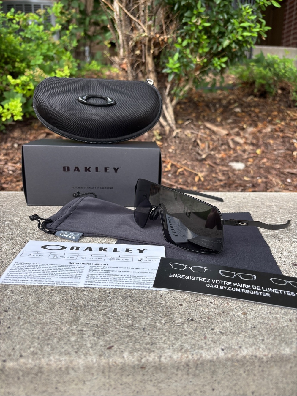 Oakley Sutro Ti sunglasses (black)